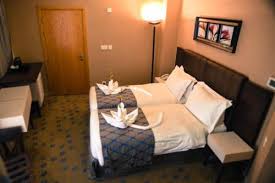 Azka Al Safa Hotel Makkah exterior near Masjid al-Haram, ideal for Umrah and Hajj pilgrims seeking comfort and convenience